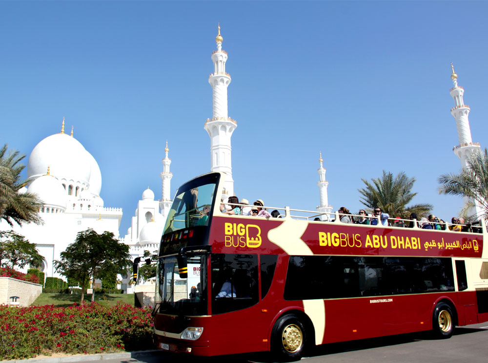 Big Bus Tours vor der Großen Moschee