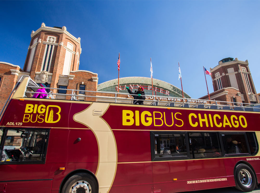 Big Bus Tours Bus am Navy Pier in Chicago