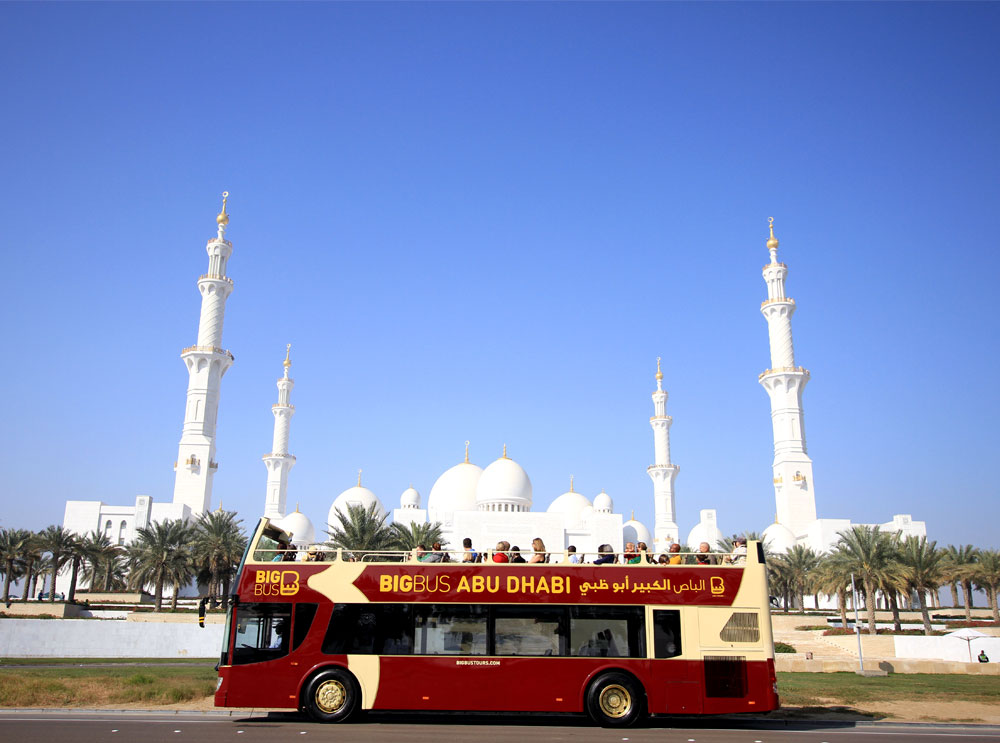 Big Bus Tours vor der Großen Moschee