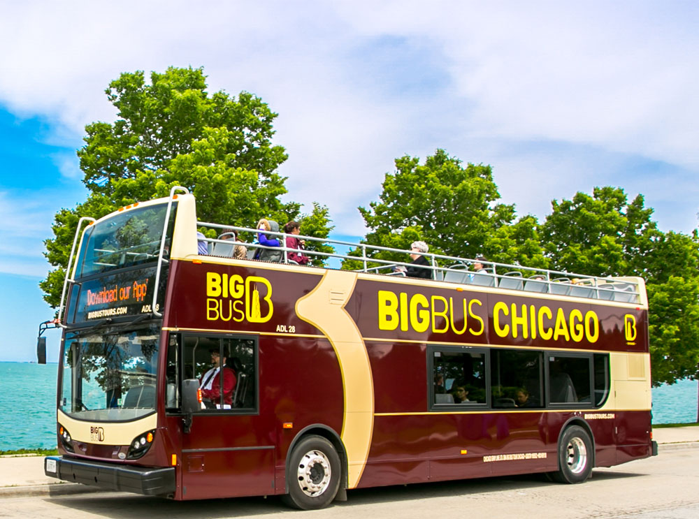 Big Bus Tours Chicago next to the lakefront