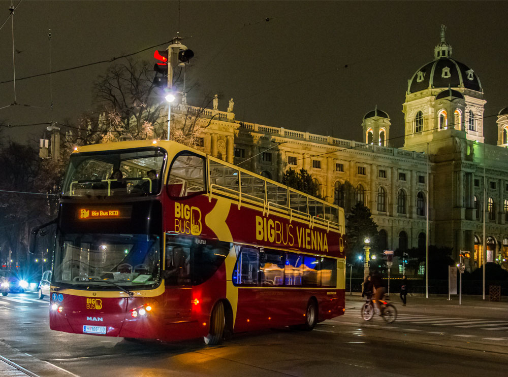 Big Bus Tours in Vienna at night