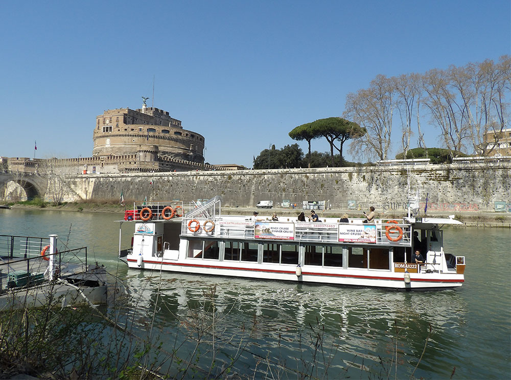 Hop on hop off boat on the River Tiber