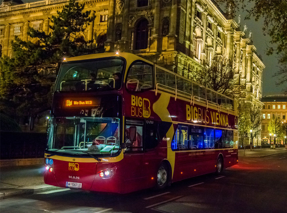 Big Bus Tours in Vienna in the evening