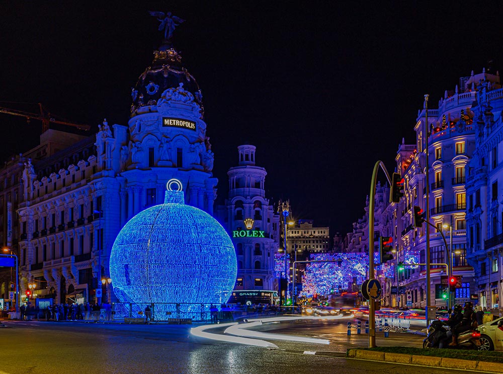 Christmas lights on the Metropolis building in Madrid