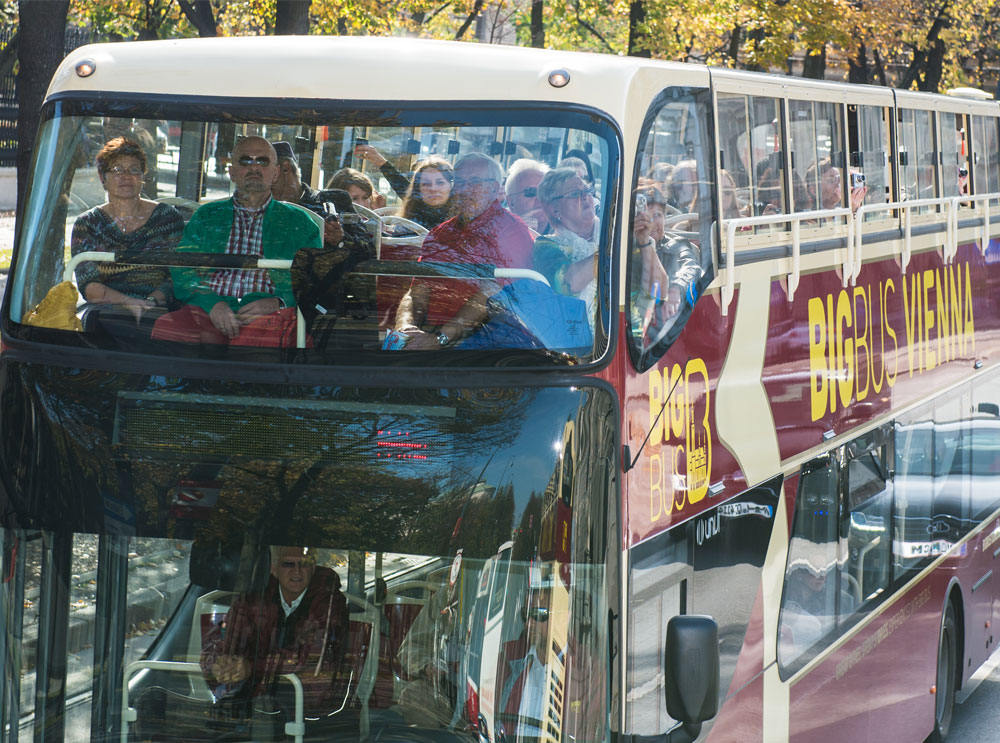 Passagiere einer Big Bus Tours Sightseeingtour in Wien