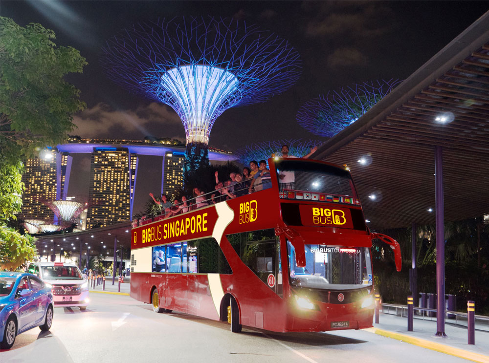 Big Bus Tour in Singapore at night