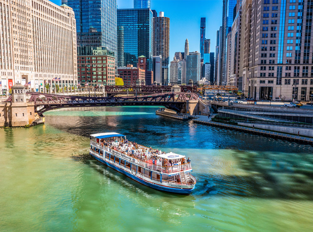 Shoreline architecture cruise in Chicago