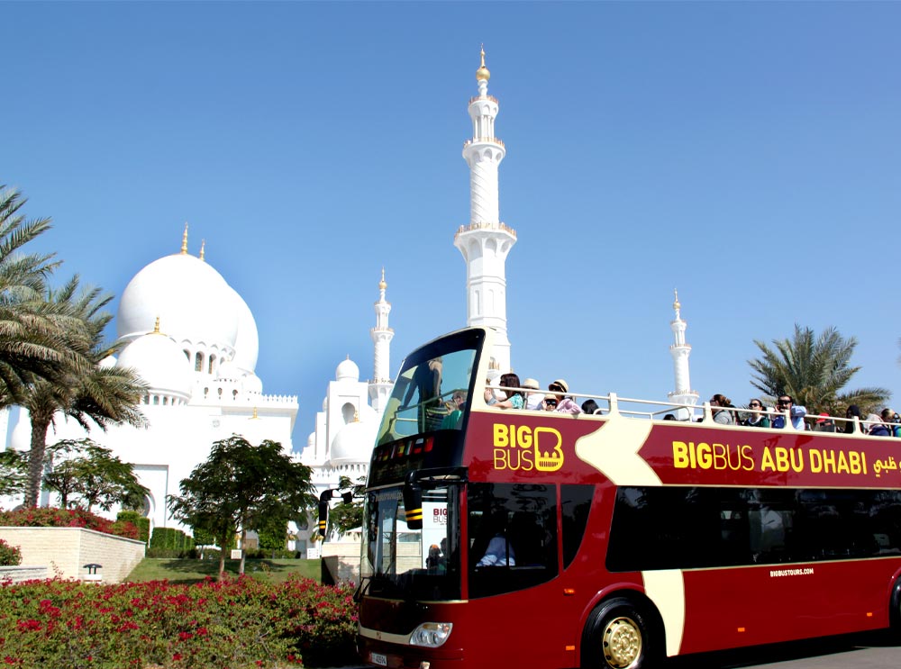 Big Bus Tours Abu Dhabi passes the Sheikh Zayed Grand Mosque