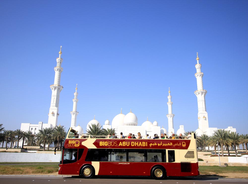 Big Bus Tours Abu Dhabi passes the Sheikh Zayed Grand Mosque