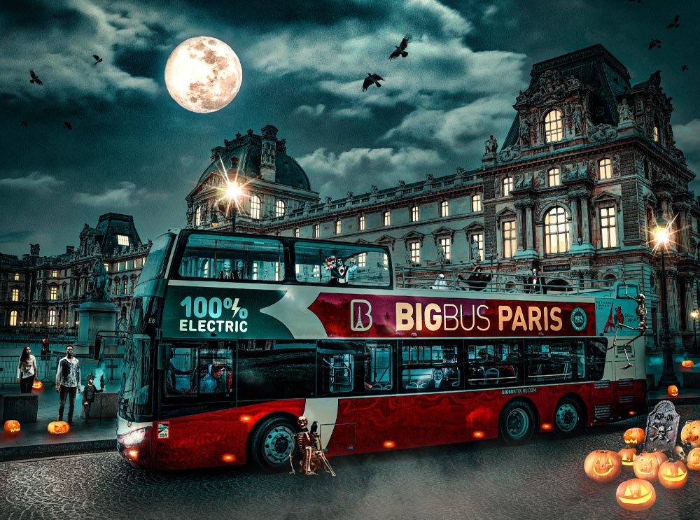 Big Bus Tour in Paris with a Halloween theme