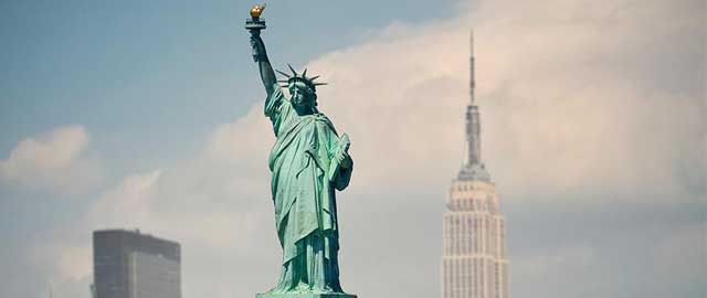 Biglietto Essential + Empire State Building + traghetto per Liberty Island e Ellis Island image