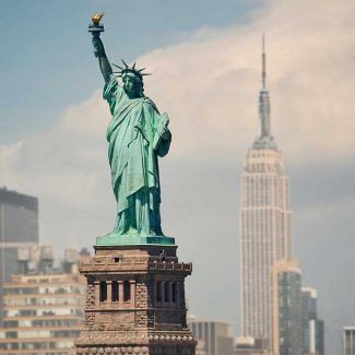 Essential-Ticket und Empire State Building und Statue of Liberty und Ellis Island Ferry Essential-Ticket und Empire State Building und Statue of Liberty und Ellis Island Ferry