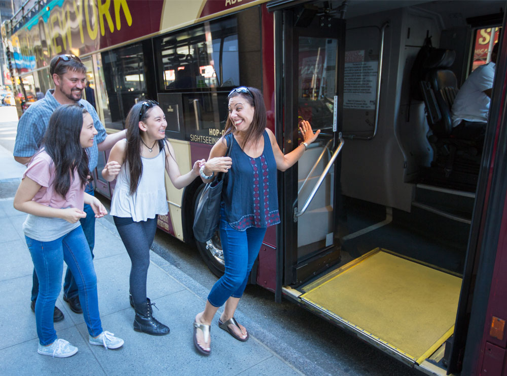 A family hopping on a Big Bus Tours sightseeing tour

