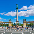 Big Bus Tours en la Plaza de los Héroes de Budapest