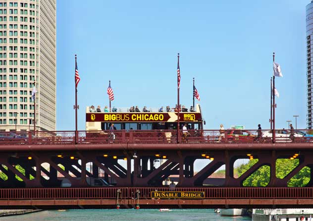 Big Bus Tours Chicago überquert die DuSable Bridge