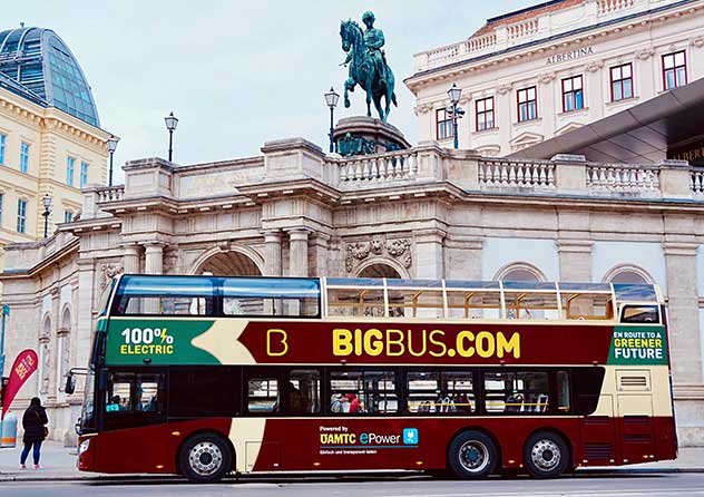 Big Bus Tours Vienna passing the Museum of Fine Arts