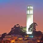 Abendansicht des Coit Tower in San Francisco 