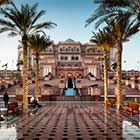 Blick auf Emirates Palace in Abu Dhabi