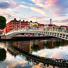 Vista del puente Hapenny en Dublín