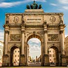 Blick auf den Siegestor in München
