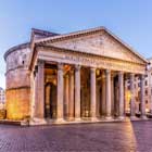 Veduta del Pantheon con Big Bus Tours Roma