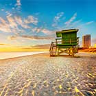 Vista de una torre de vigilancia de la playa en South Beach