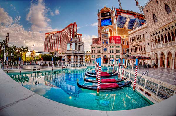 Why Vegas Pool Parties Are The Best Parties I've Ever Been To – Travel à la  Tendelle