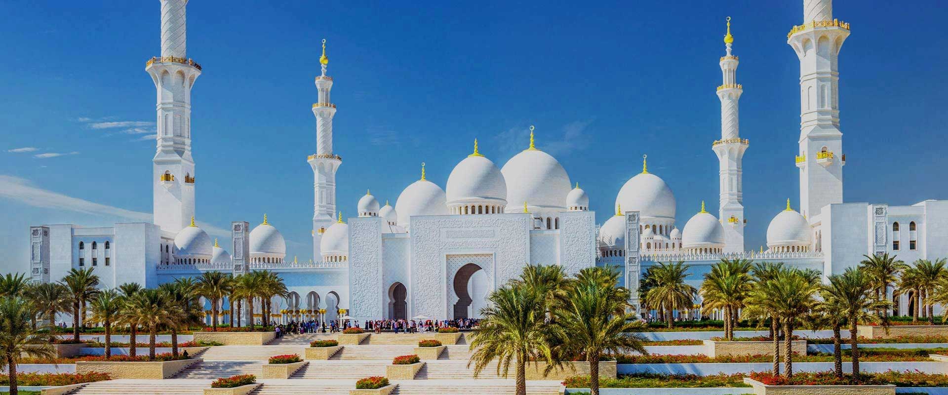 The Sheikh Zayed Grand Mosque in Abu Dhabi